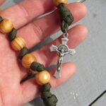 Paracord Spruce Bead Tenner with Crucifix
